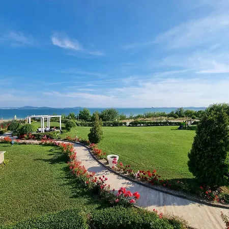 Diamond Pool View - First Line Apartman Burgasz