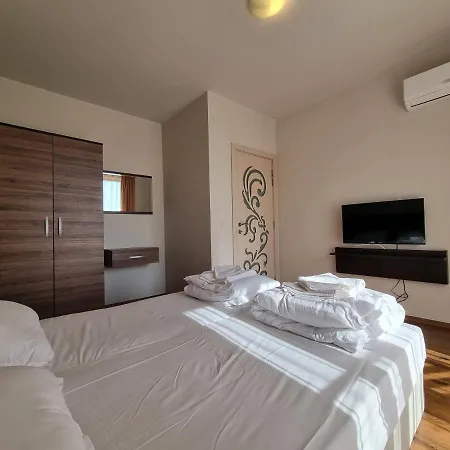 Apartman Diamond Pool View - First Line Burgasz