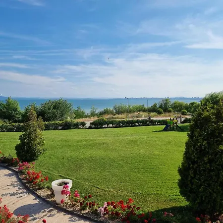 Diamond Pool View - First Line شقة بورغاس