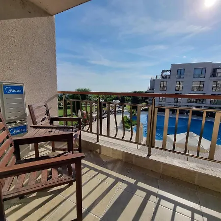 Diamond Pool View - First Line بورغاس